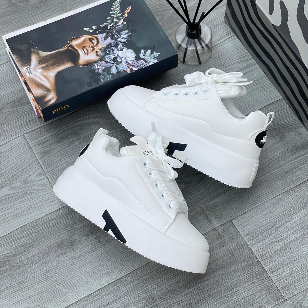 Midnight X sneaker